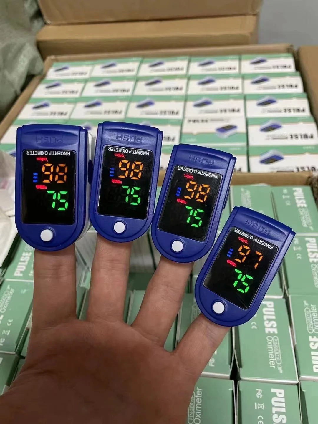 AiQUE Portable Fingertip Oximeter